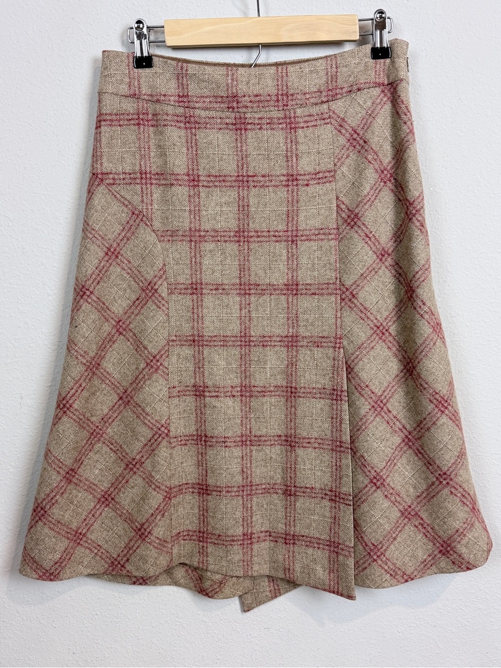 Vintage Banana Republic Beige & Red Plaid A-Line Skirt Asymmetrical Hem 2